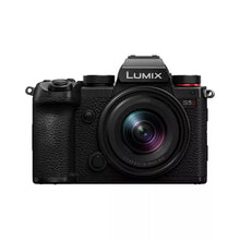 Laden Sie das Bild in den Galerie-Viewer, Panasonic Lumix DC-S5D + Lumix S 18-40 mm f/4.5-6.3