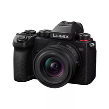 Laden Sie das Bild in den Galerie-Viewer, Panasonic Lumix DC-S5D + Lumix S 18-40 mm f/4.5-6.3