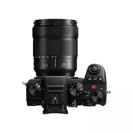 Panasonic Lumix DC-S5D+S 28–200 mm f/4.0–7.1 Makro-OIS.