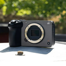 Laden Sie das Bild in den Galerie-Viewer, Sony Cinema Line FX30 (Sony ILME-FX30)