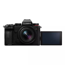Laden Sie das Bild in den Galerie-Viewer, Panasonic Lumix DC-S5D + Lumix S 18-40 mm f/4.5-6.3