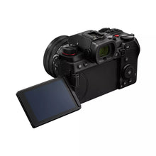 Laden Sie das Bild in den Galerie-Viewer, Panasonic Lumix DC-S5D + Lumix S 18-40 mm f/4.5-6.3